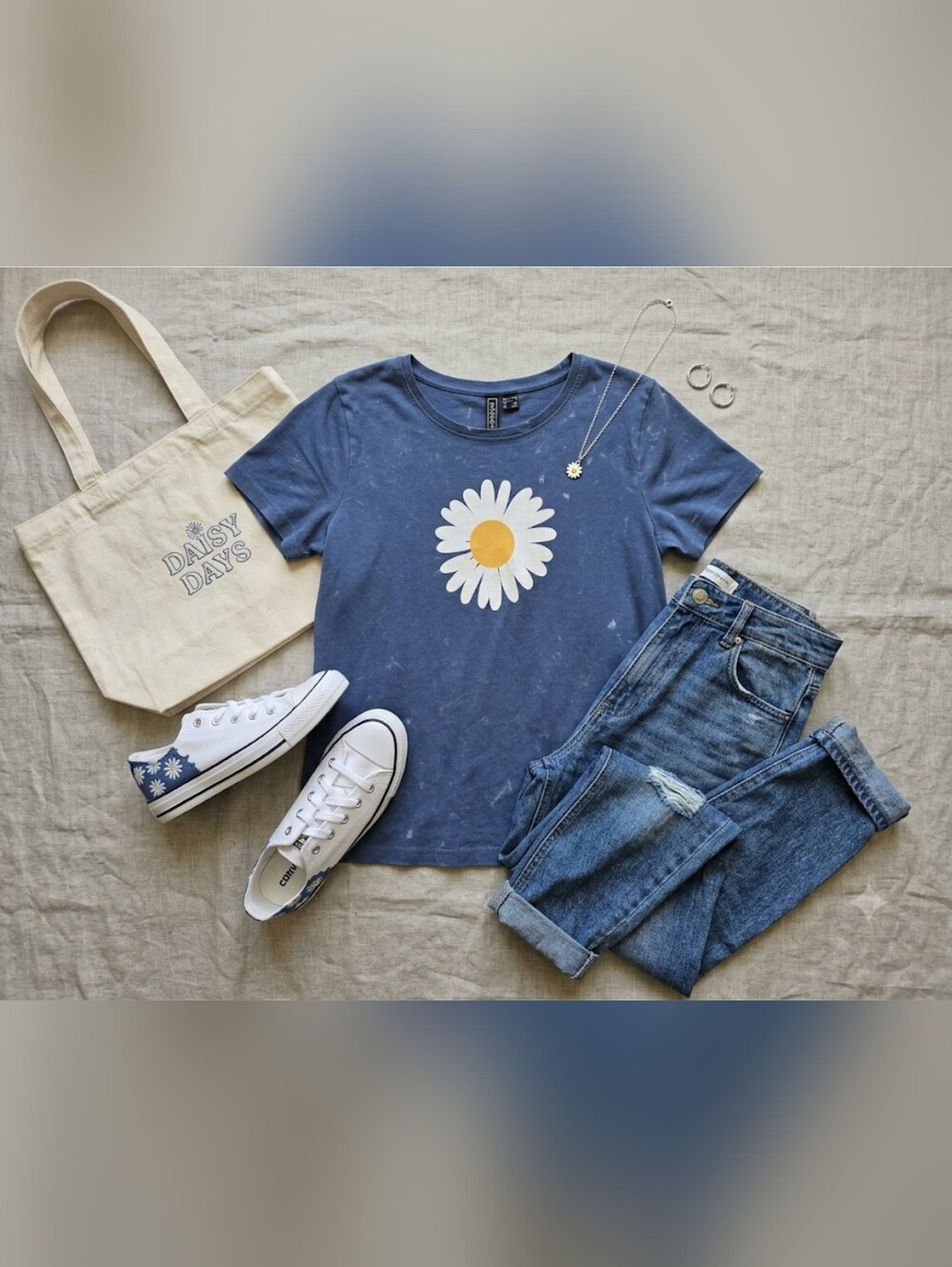 EUC Rainbow Organic Cotton Blue Tee with Daisy Print, Size Small